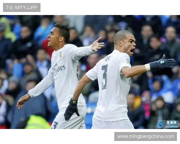 达尼洛:从足球场上的闪耀明星到生活中的平凡英雄